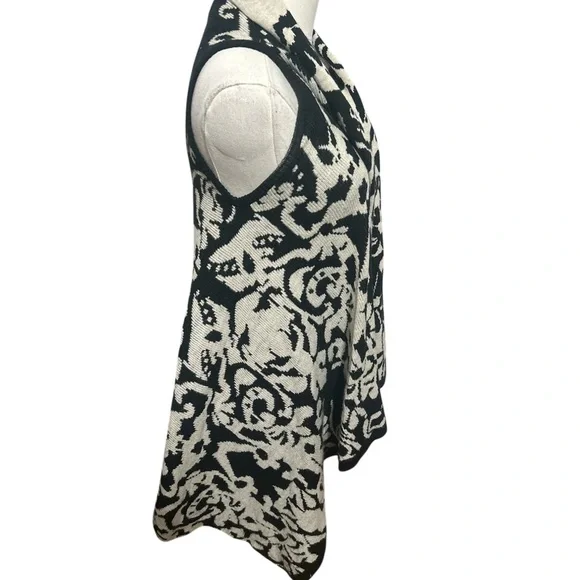 BCBGMAXAZRIA Black Ivory Tapestry Knit Vest Small | Layered Heritage Chic - Picture 3 of 7
